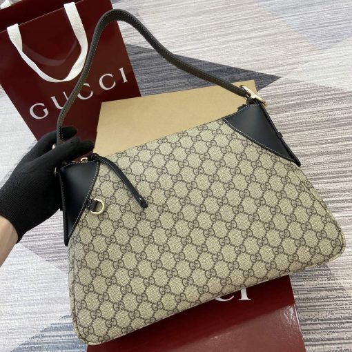 Gucci GG Emblem Medium Shoulder Bag Black - Image 4