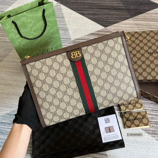 Gucci Pouch Bag Begie